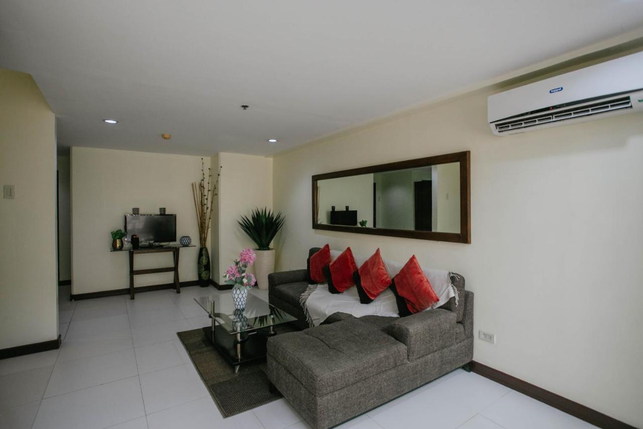 Diamond Suites And Residences Cebu Esterno foto