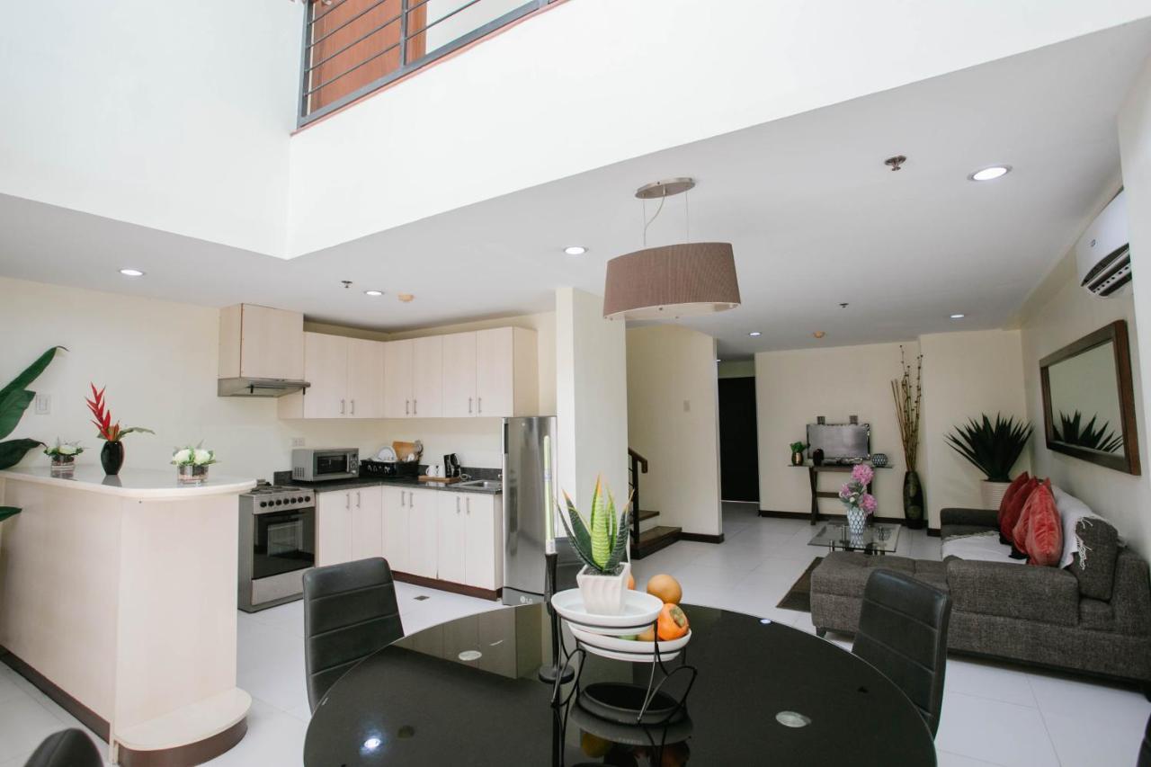Diamond Suites And Residences Cebu Esterno foto