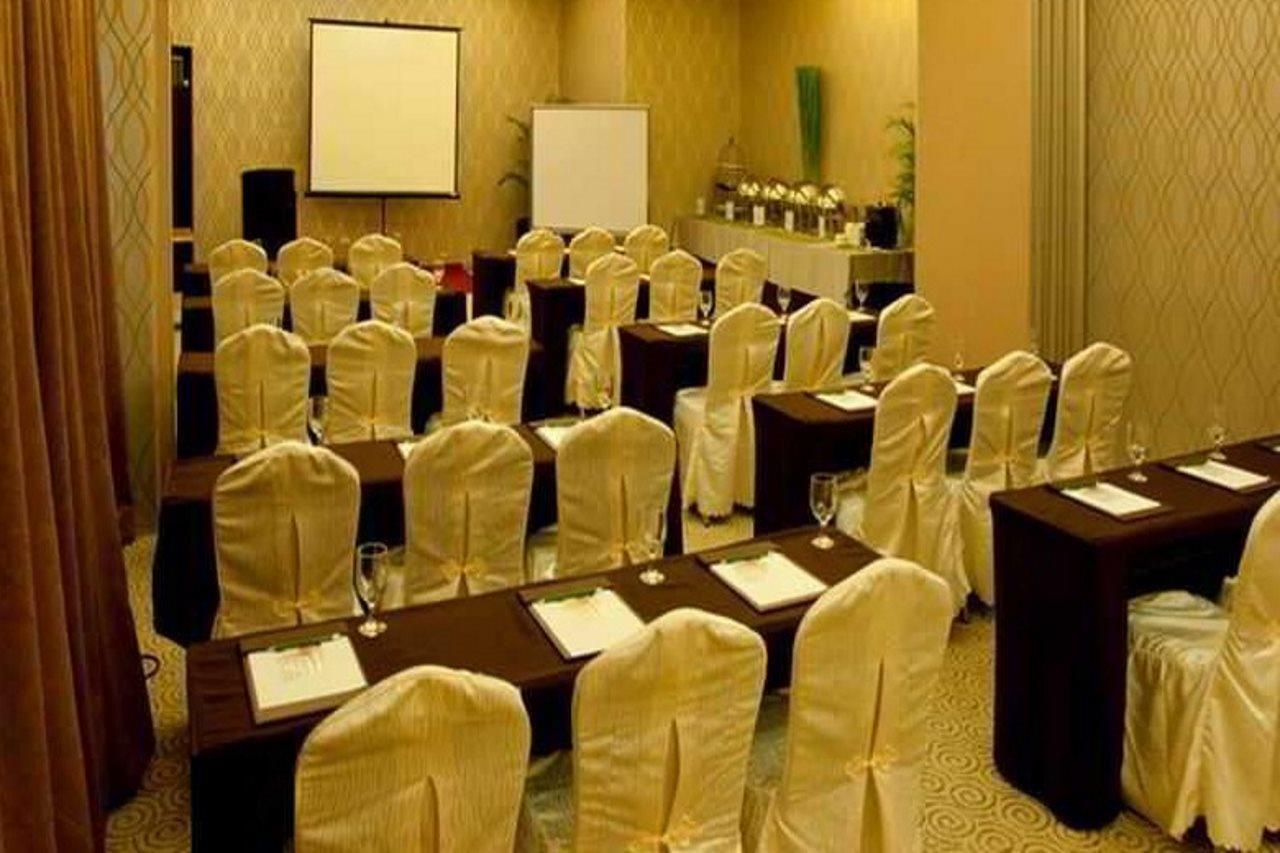 Diamond Suites And Residences Cebu Esterno foto